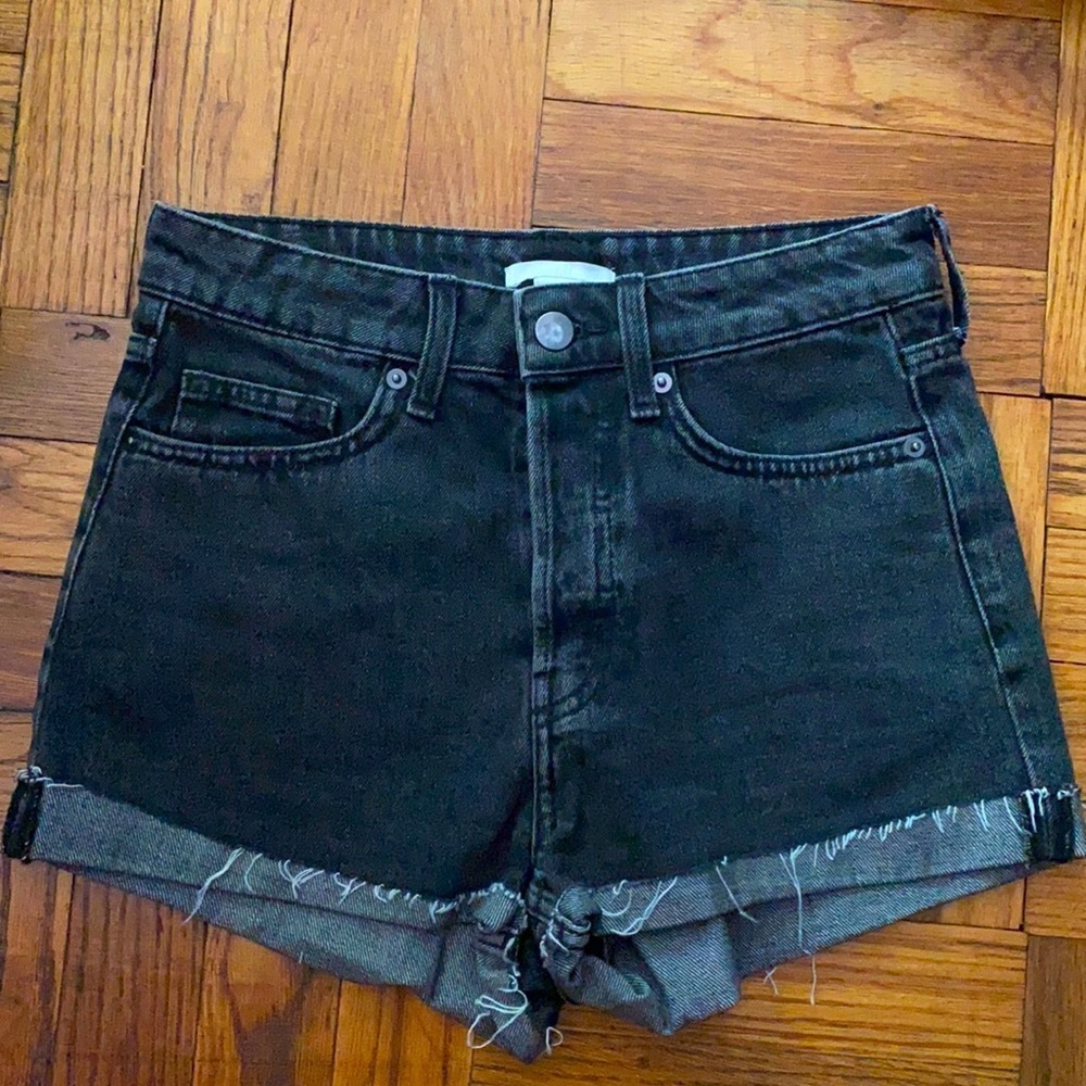 H&M black shorts size: 4